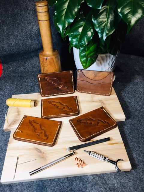 https://vancouverislandleathercraft.com/wp-content/uploads/2023/03/VI-wallet1-1.jpg