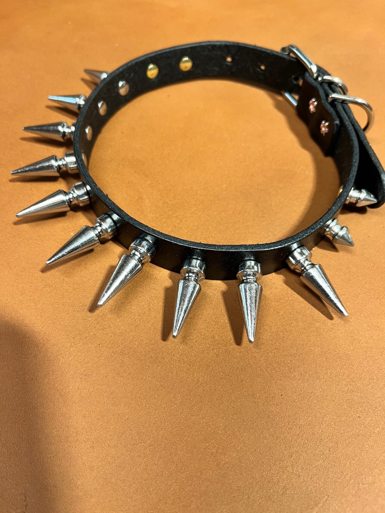 Niki spike collar